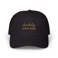 Gorra de papá con fecha bordada