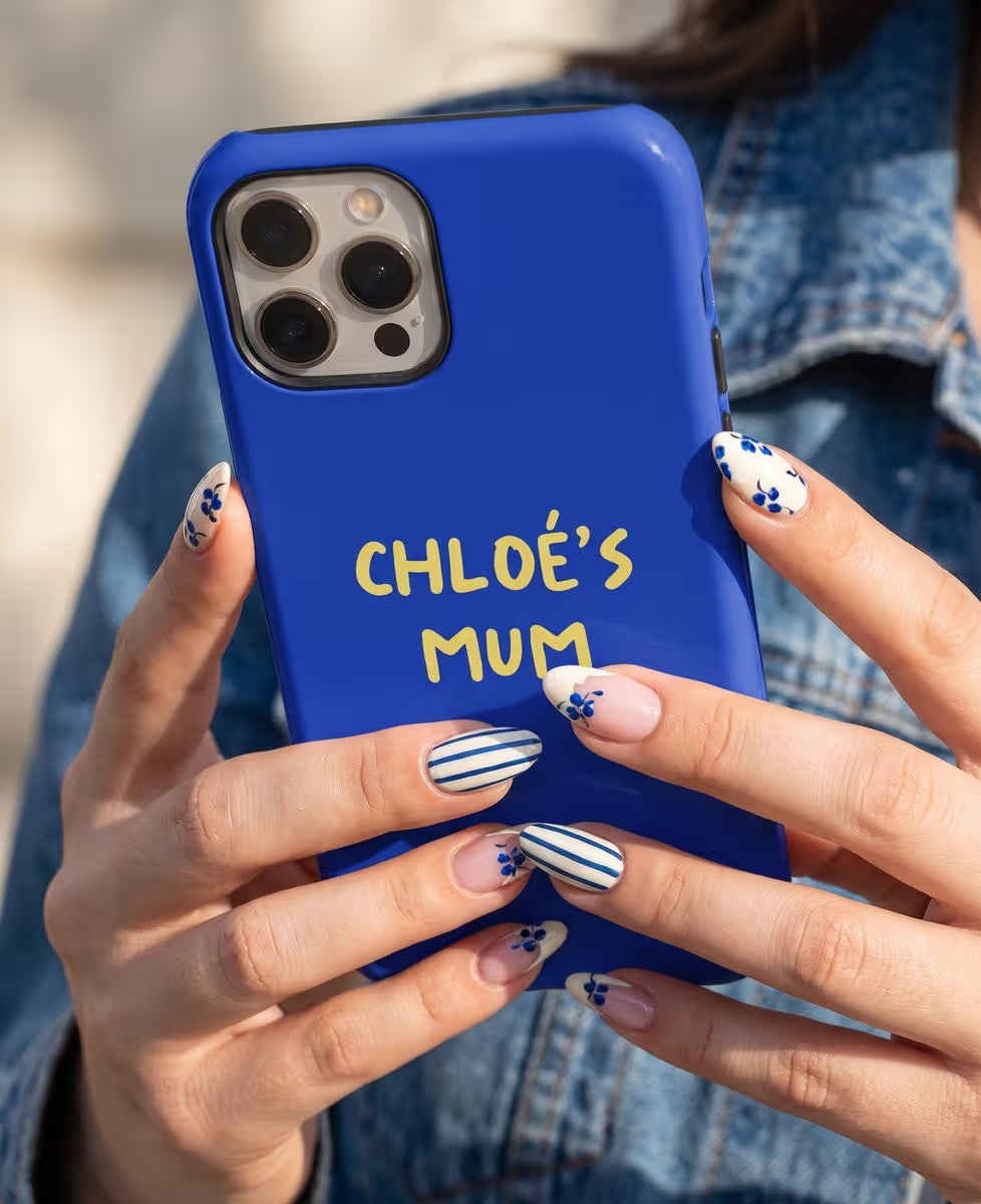 Funda de teléfono azul con texto personalizado